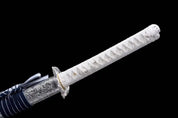 Engel Katana-Schwert – Styling-Aufnahme im traditionellen japanischen Stil