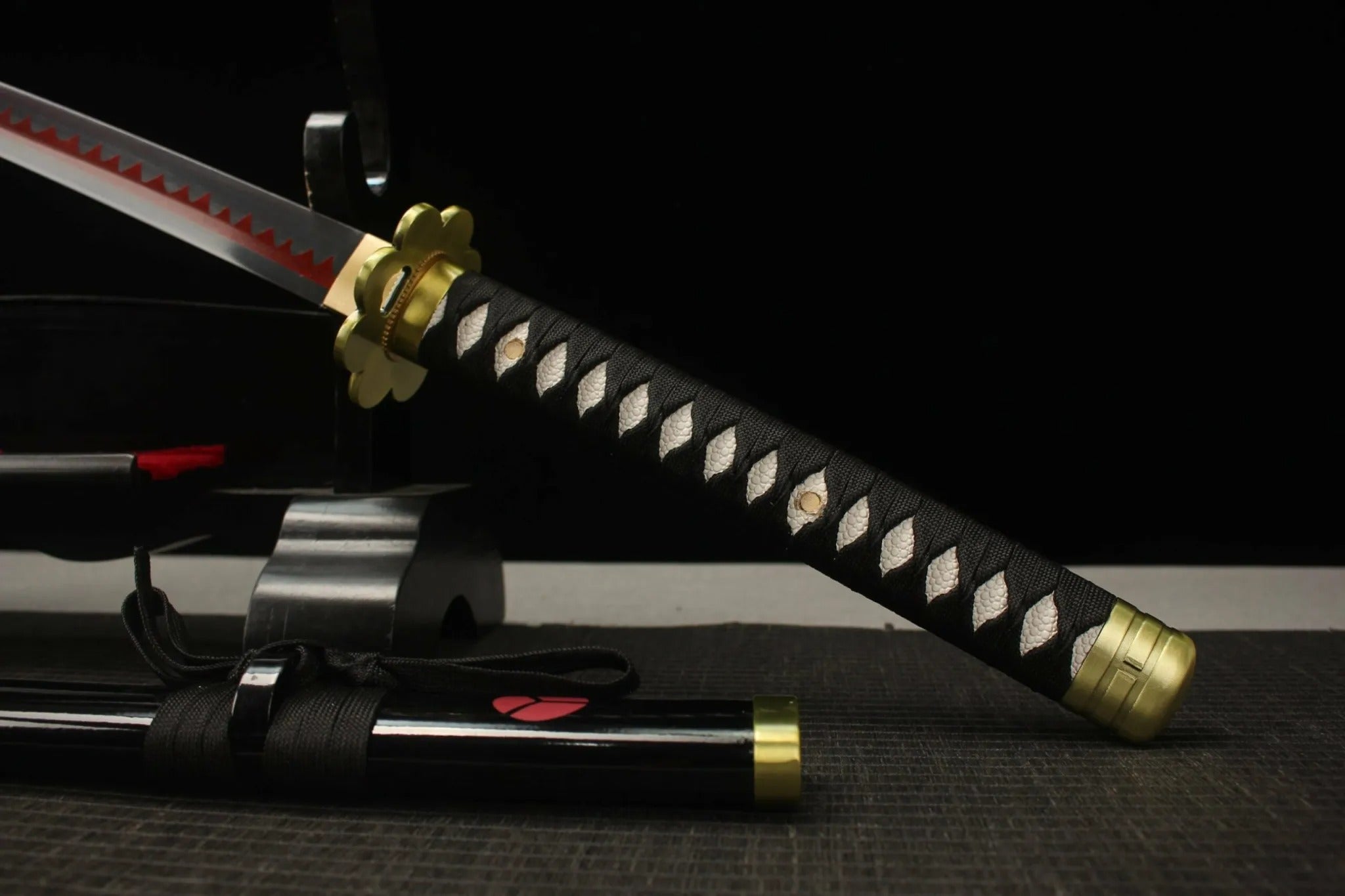 Shusui Katana (One Piece) – Nahaufnahme Katana mit japanischem Motiv