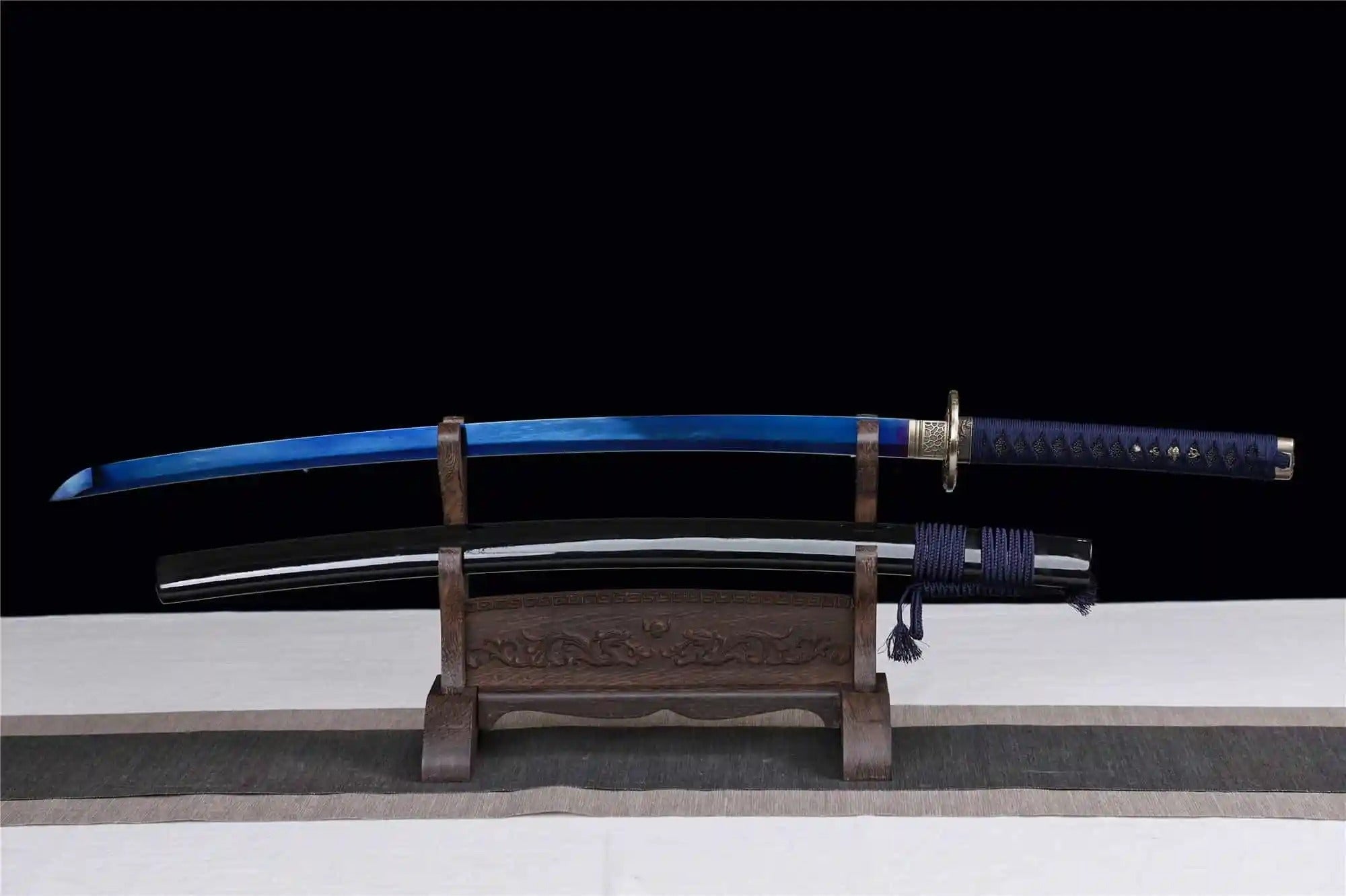 Blauer Drache Katana – Nahaufnahme Katana mit japanischem Motiv