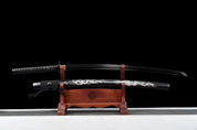 Voll Schwarz Katana – Styling-Aufnahme im traditionellen japanischen Stil
