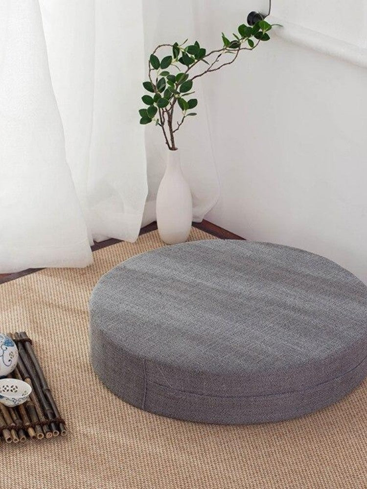 Rundes japanisches Kissen 'Yehuga' – Styling-Aufnahme im japanischen Stil