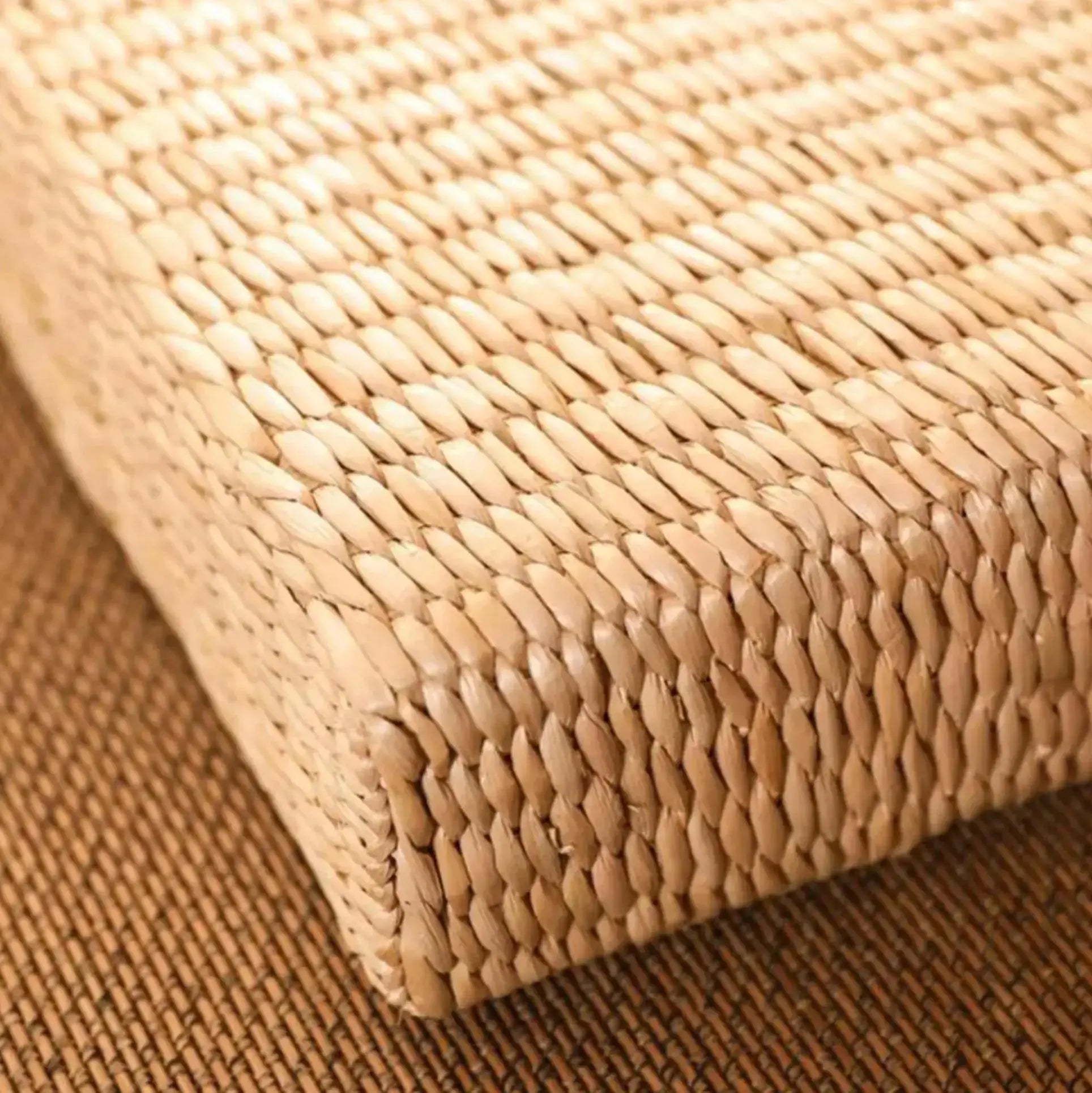 Quadratisches Tatami-Kissen 'Mokiro' – Nahaufnahme Kissen mit japanischem Motiv