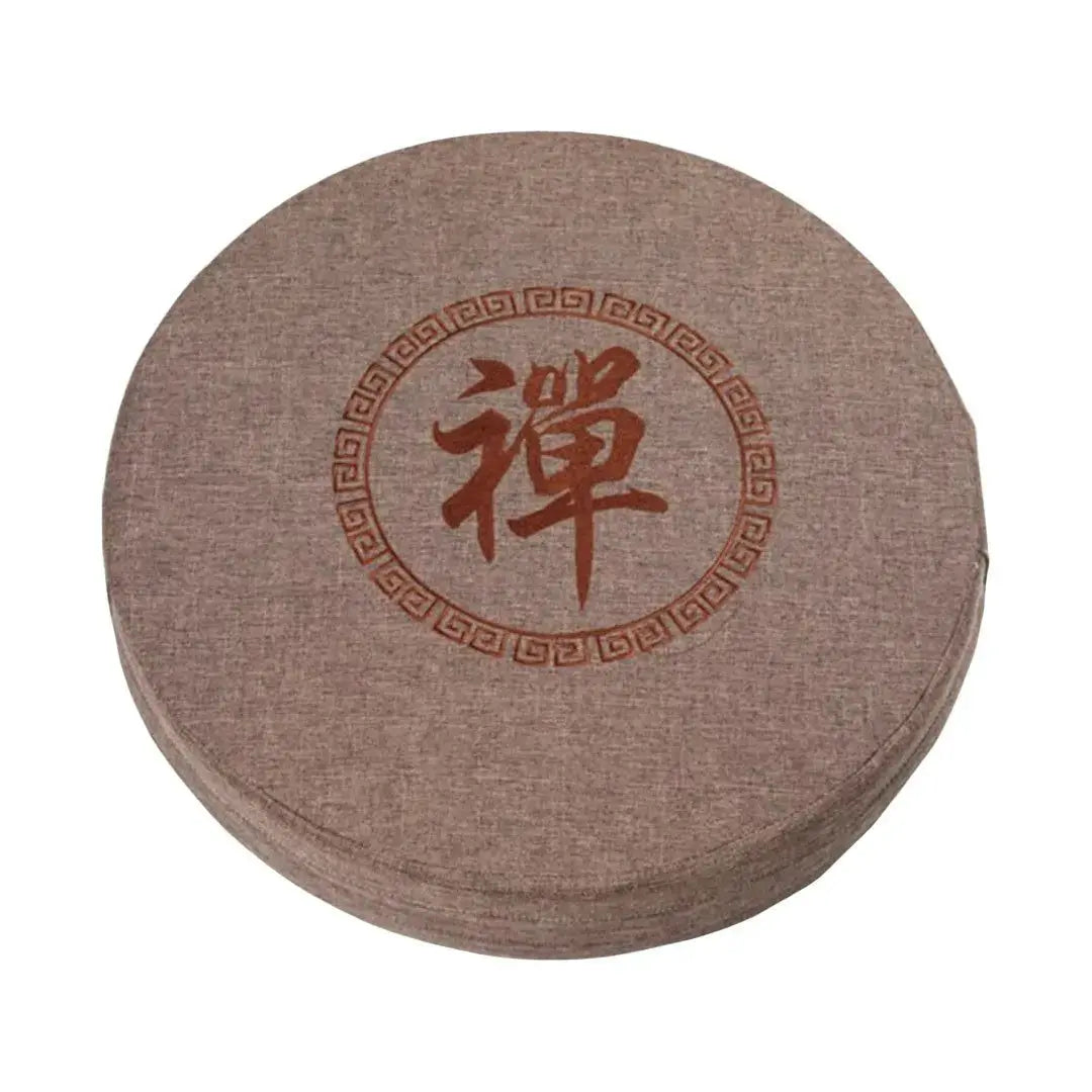 Rundes japanisches Meditationskissen 'Shusu' – Styling-Aufnahme im japanischen Stil
