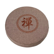 Rundes japanisches Meditationskissen 'Shusu' – Styling-Aufnahme im japanischen Stil