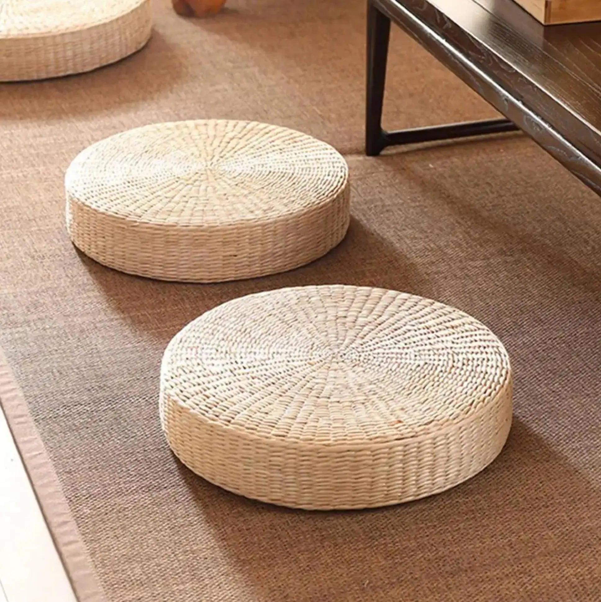 Rundes gewebtes japanisches Strohkissen 'Kuna' – Detail: bequem, Kissen japanischen Stil