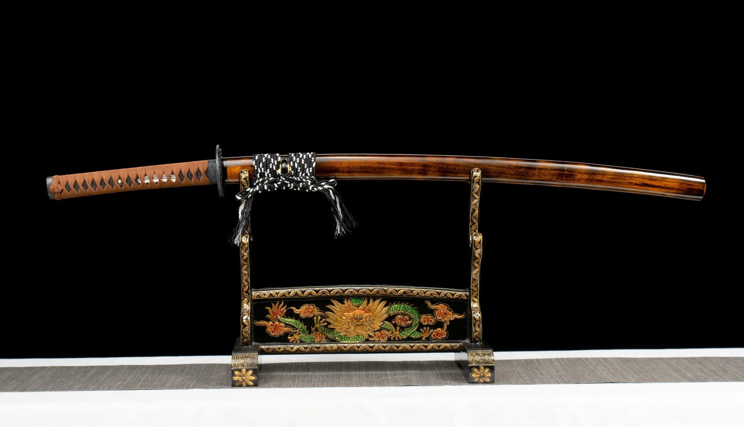 Yamitsuki Katana – Inszenierte Aufnahme im japanischen Stil
