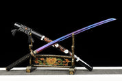 Lila Klinge Katana – Inszenierte Aufnahme im japanischen Stil