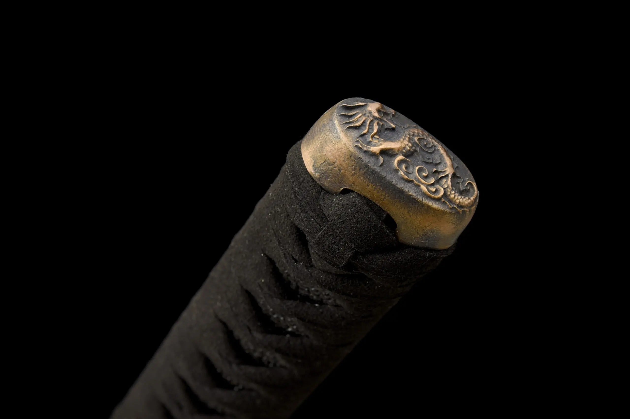 Lila Klinge Katana – Styling-Aufnahme im traditionellen japanischen Stil
