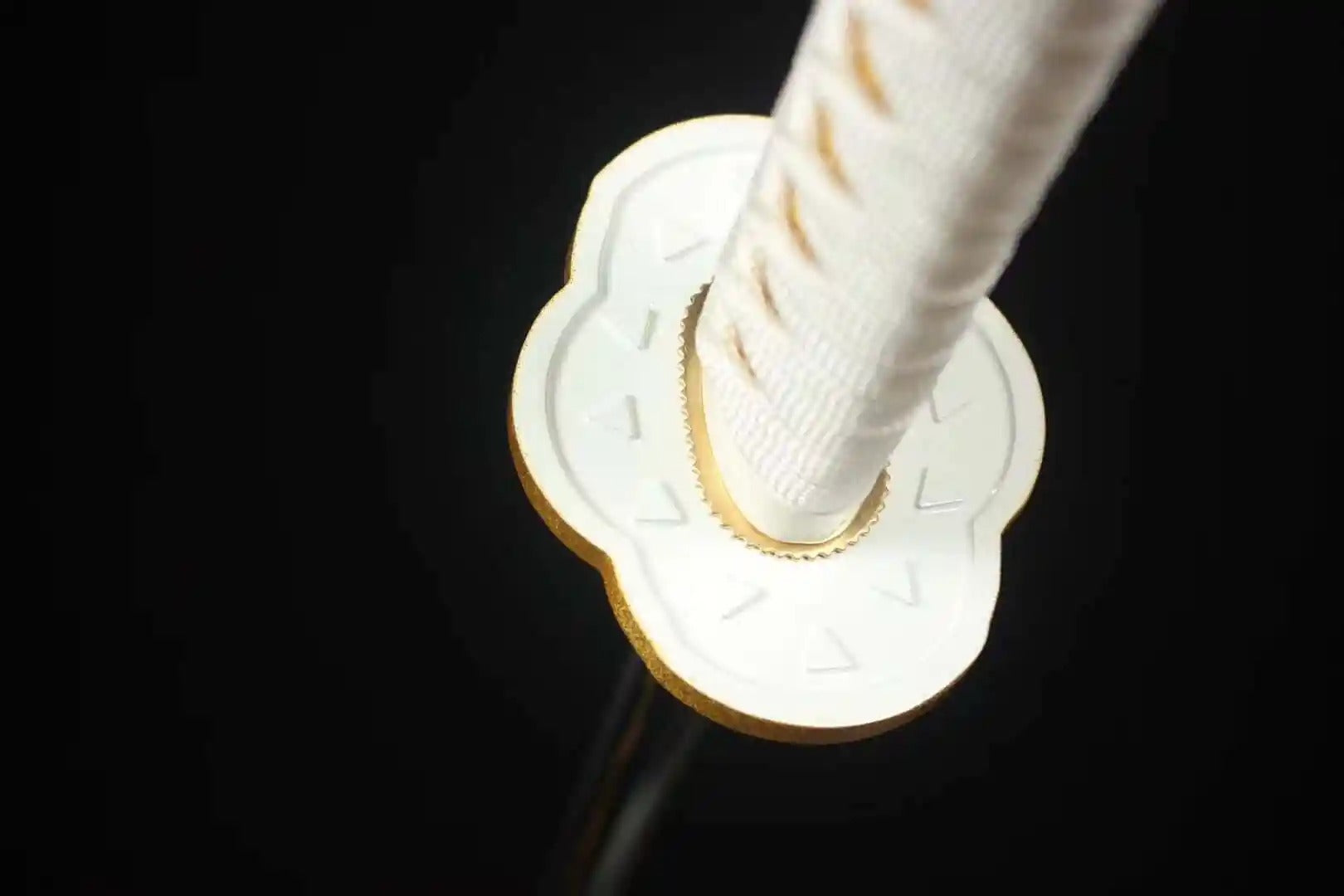 Zenitsu Katana (Dämonentöter) – Nahaufnahme Katana mit japanischem Motiv