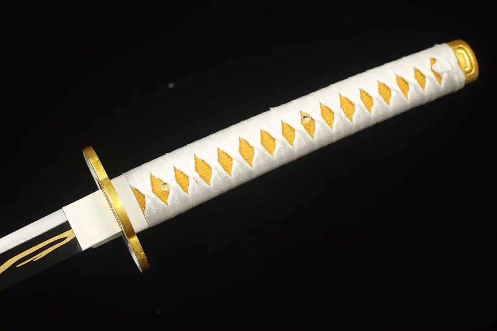 Zenitsu Katana (Dämonentöter) – Styling-Aufnahme im traditionellen japanischen Stil