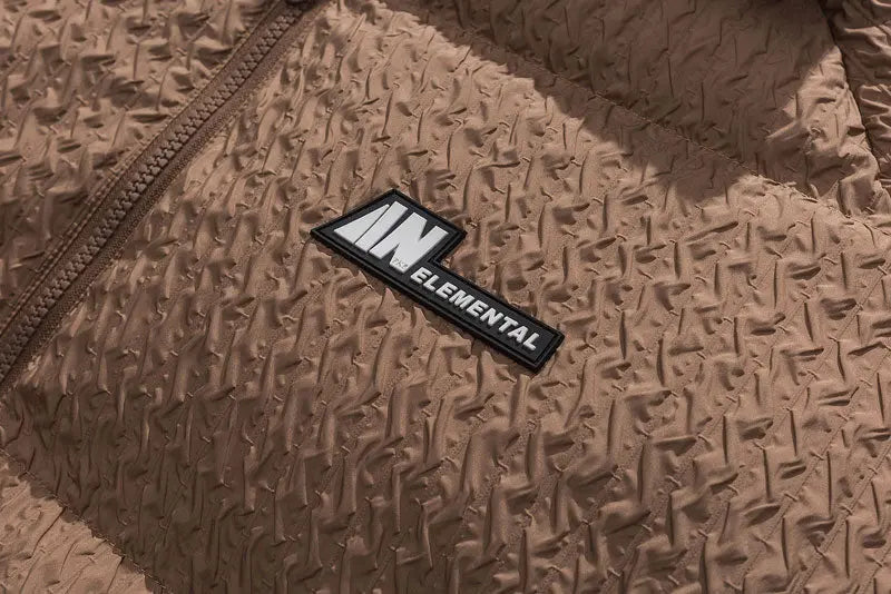 Streetwear-Jacke 'ELEMENTAL' – Nahaufnahme Bomberjacke mit japanischem Motiv