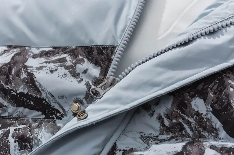 Streetwear Tarnjacke 'MILITARY' – Nahaufnahme Bomberjacke mit japanischem Motiv