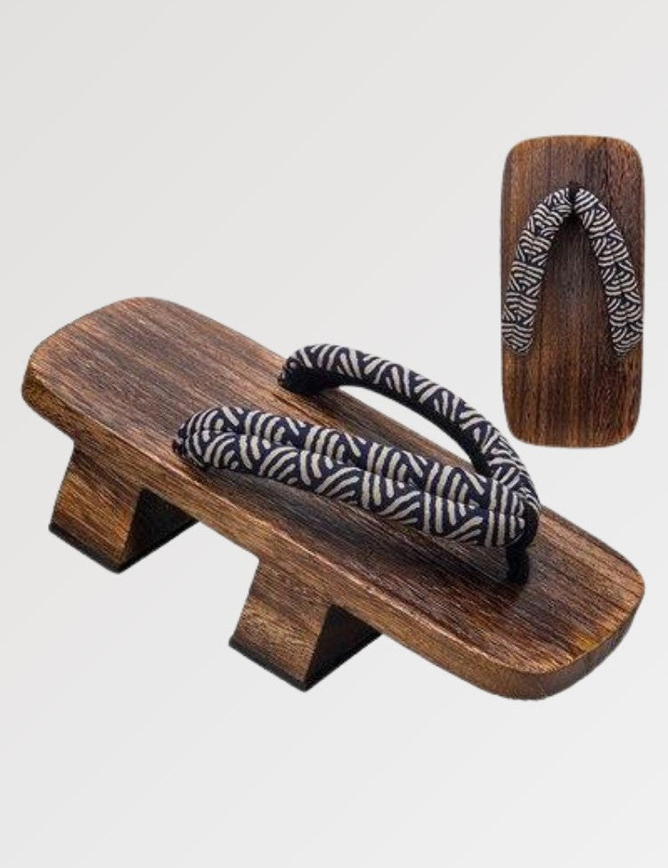 Gemischter japanischer Geta mit Seigaiha-Muster auf dem Riemen