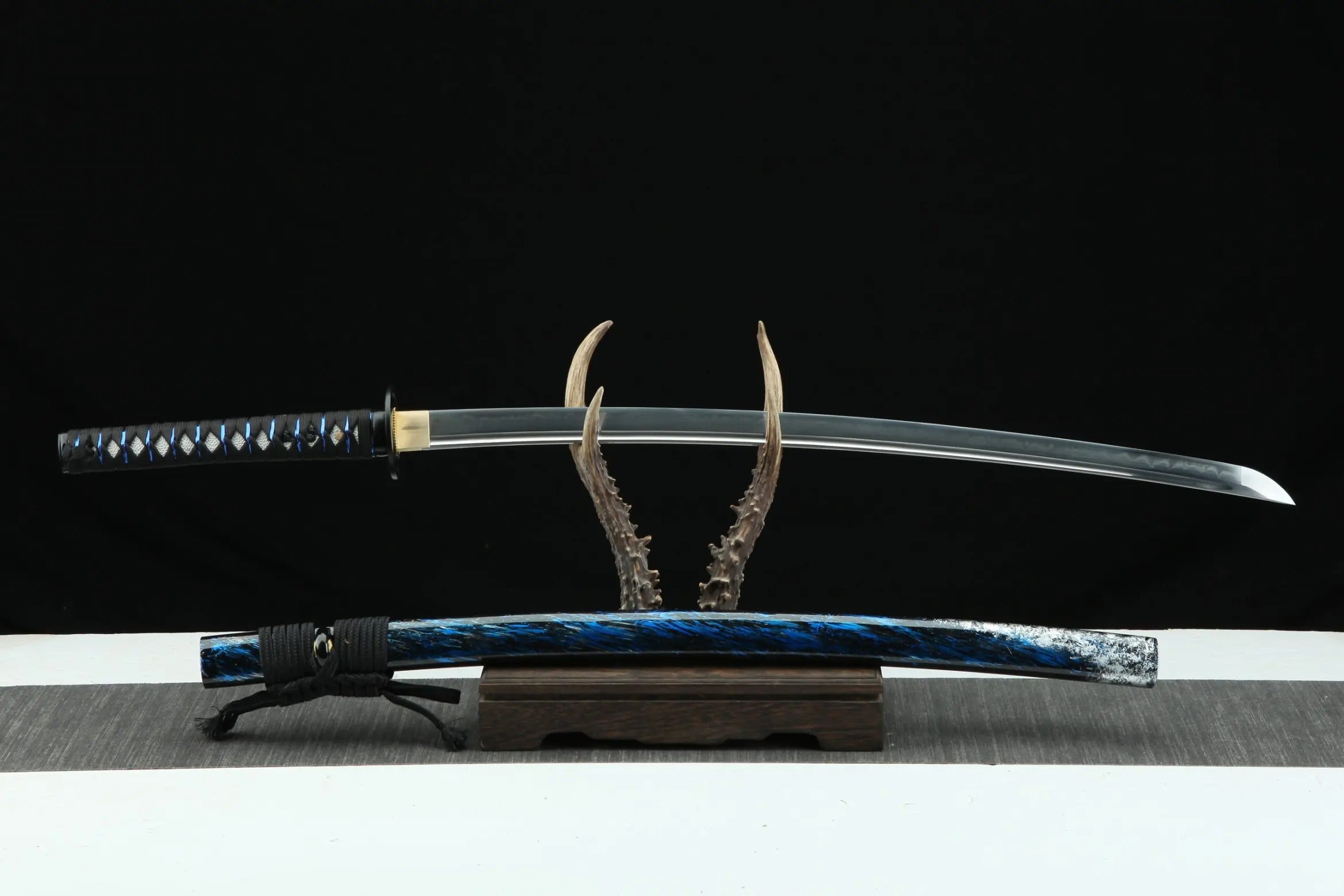 Cyberpunk Katana – Frontansicht Katana für Sammler und Dekoration