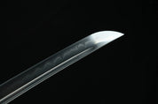 Cyberpunk Katana – Styling-Aufnahme im traditionellen japanischen Stil
