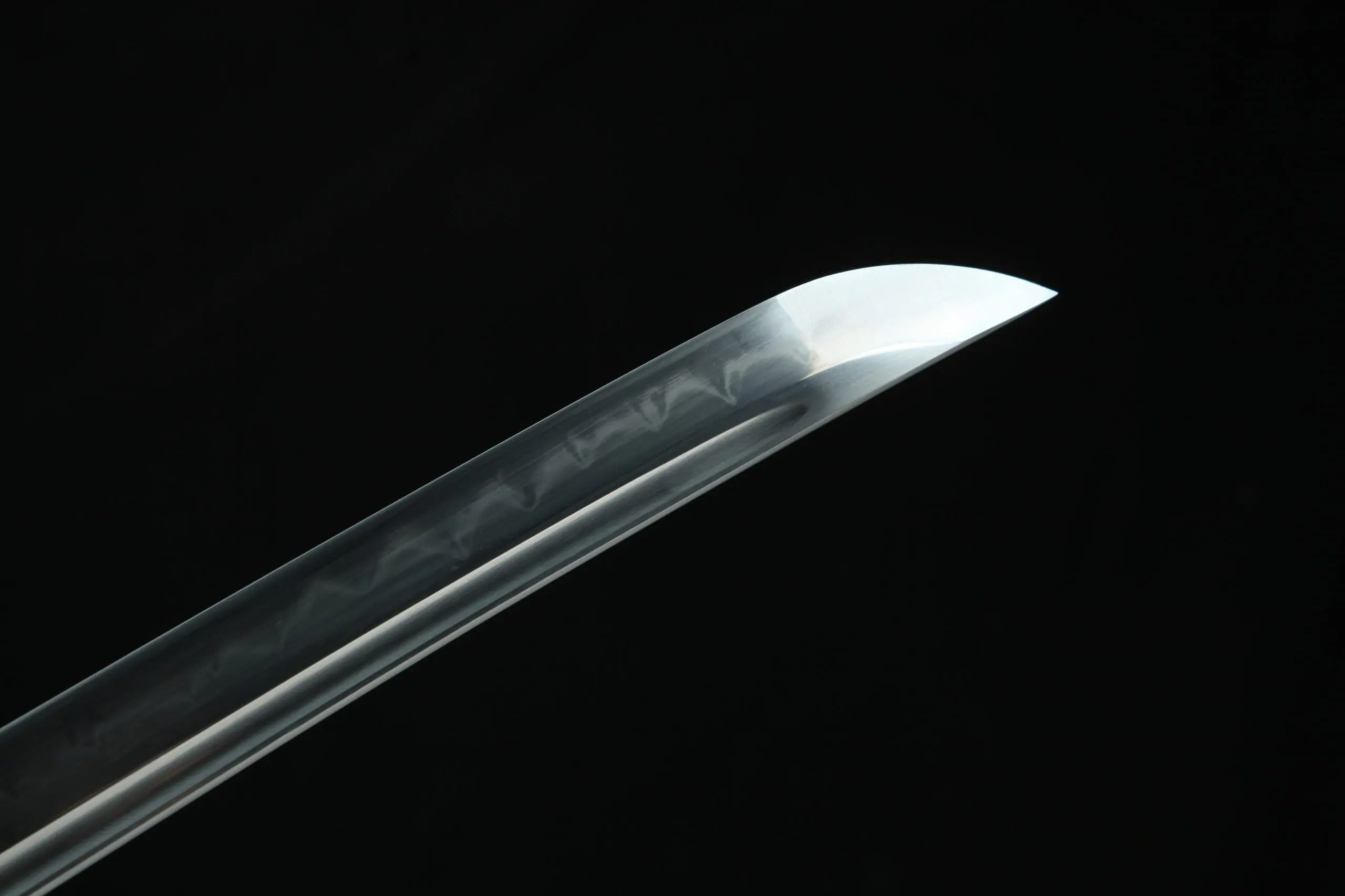 Cyberpunk Katana – Styling-Aufnahme im traditionellen japanischen Stil