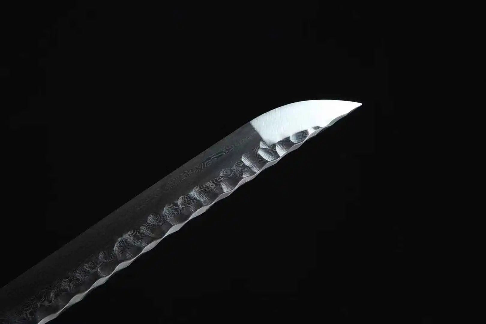 Hizakura Katana – Nahaufnahme Katana mit japanischem Motiv