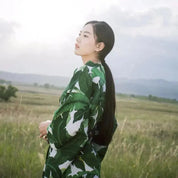 Japan Kimono Frau 'Amaterasu' – Nahaufnahme Kimono mit japanischem Motiv