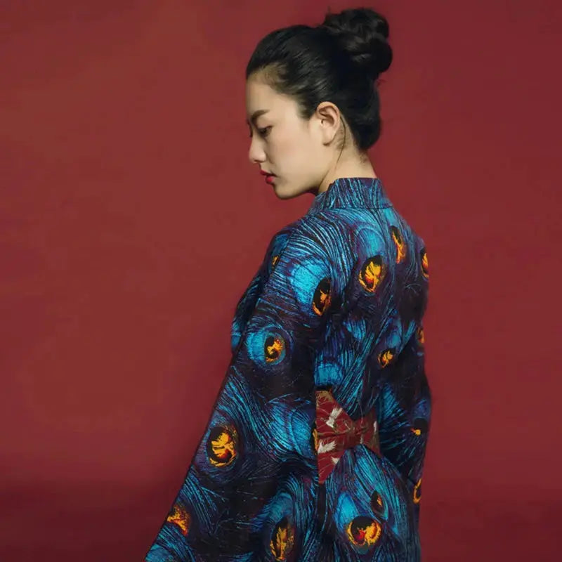 Damen-Kimono im japanischen Stil 'Sanaé' – Styling-Aufnahme im traditionellen japanischen Stil
