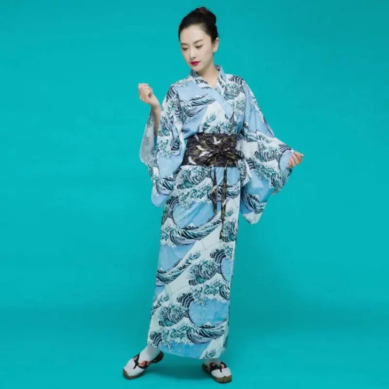 Japanischer Kimono für Frauen 'Kanagawa Wave' – Kimono für traditionelle Anlässe, Premium-Qualität