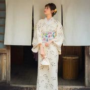 Weißer japanischer Kimono für Frauen 'Akiko' – Kimono für traditionelle Anlässe, Premium-Qualität