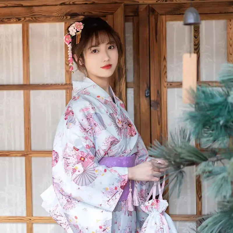 Kawaii japanischer Damen-Kimono 'Komotori' – japanisches Gewand, Kimono im japanischen Design