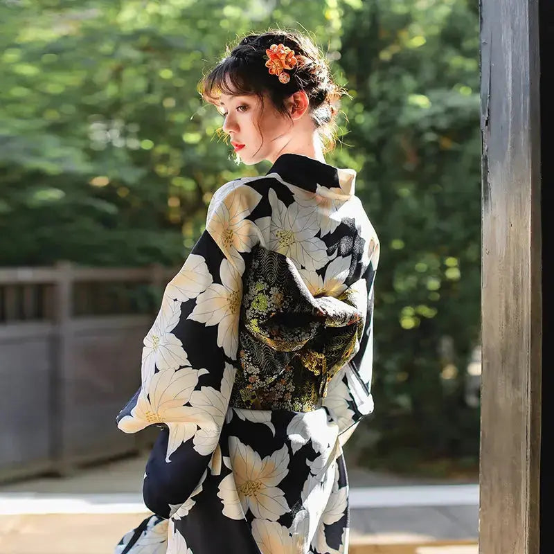 Japanischer Damen-Kimono 'Natsumi' – mit Obi: detailreicher Kimono im japanischen Stil