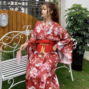 Roter japanischer Kimono für Frauen 'Madoka