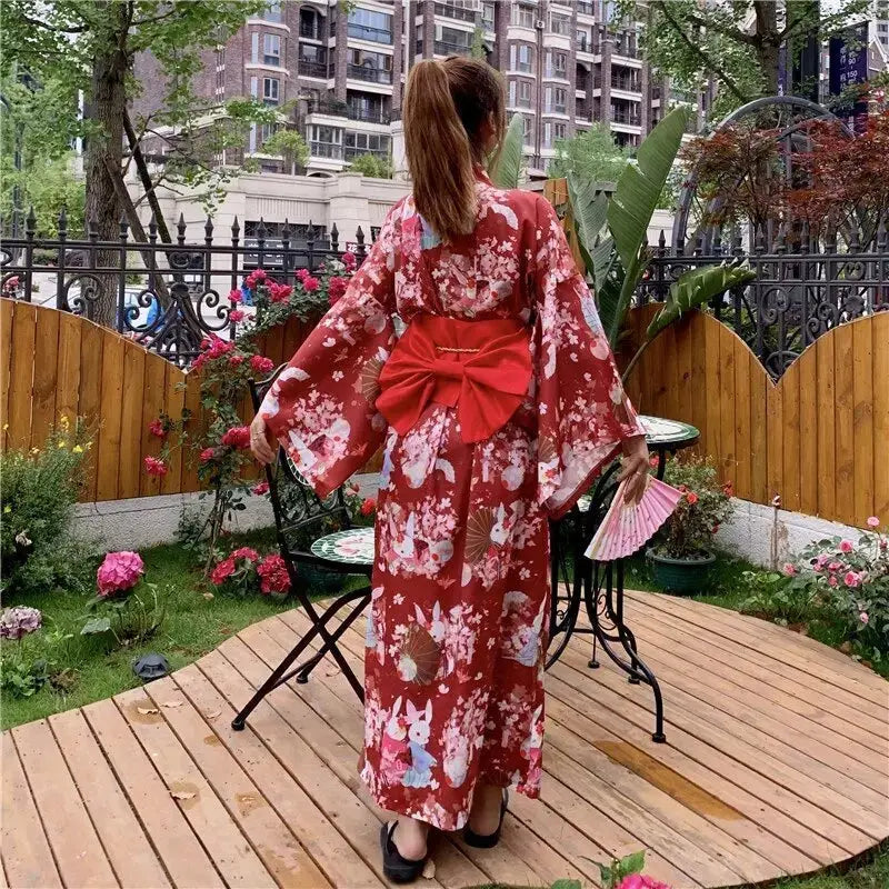 Roter japanischer Kimono für Frauen 'Madoka – japanisches Gewand, Kimono im japanischen Design