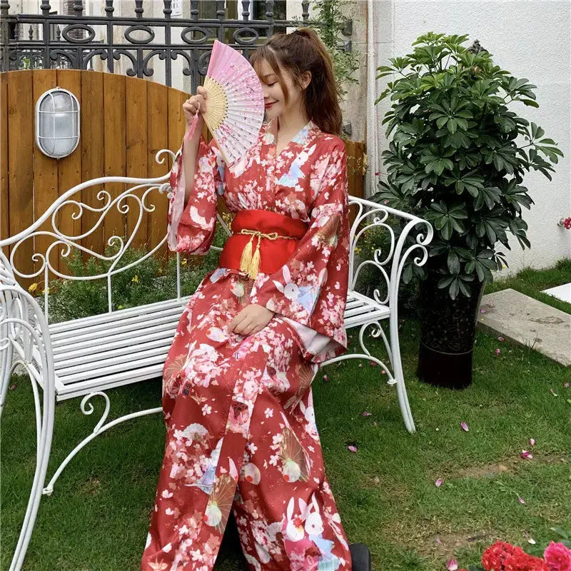 Roter japanischer Kimono für Frauen 'Madoka – Detail: lange Ärmel, Kimono japanischen Stil