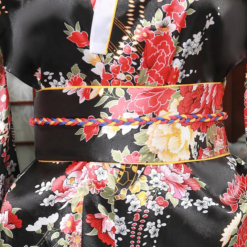 Langer japanischer Damen-Kimono 'Miyuki' – Nahaufnahme Kimono mit japanischem Motiv