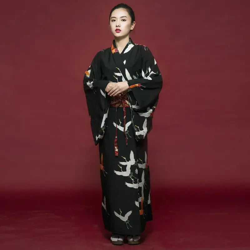 Schwarzer japanischer Damen-Kimono 'Hanaé' – Kimono für traditionelle Anlässe, Premium-Qualität
