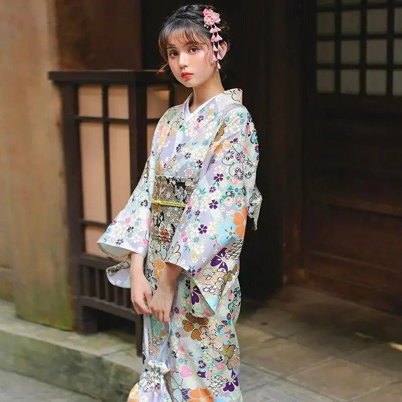Japanischer Seiden-Kimono für Frauen 'Haruka' – Kimono im traditionellen japanischen Stil für Herren und Damen