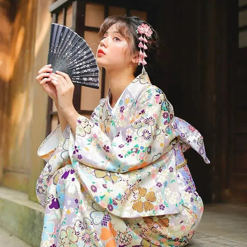 Japanischer Seiden-Kimono für Frauen 'Haruka' – Detail: lange Ärmel, Kimono japanischen Stil