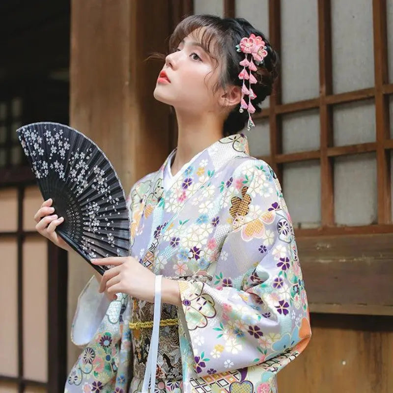 Japanischer Seiden-Kimono für Frauen 'Haruka' – mit Obi: detailreicher Kimono im japanischen Stil