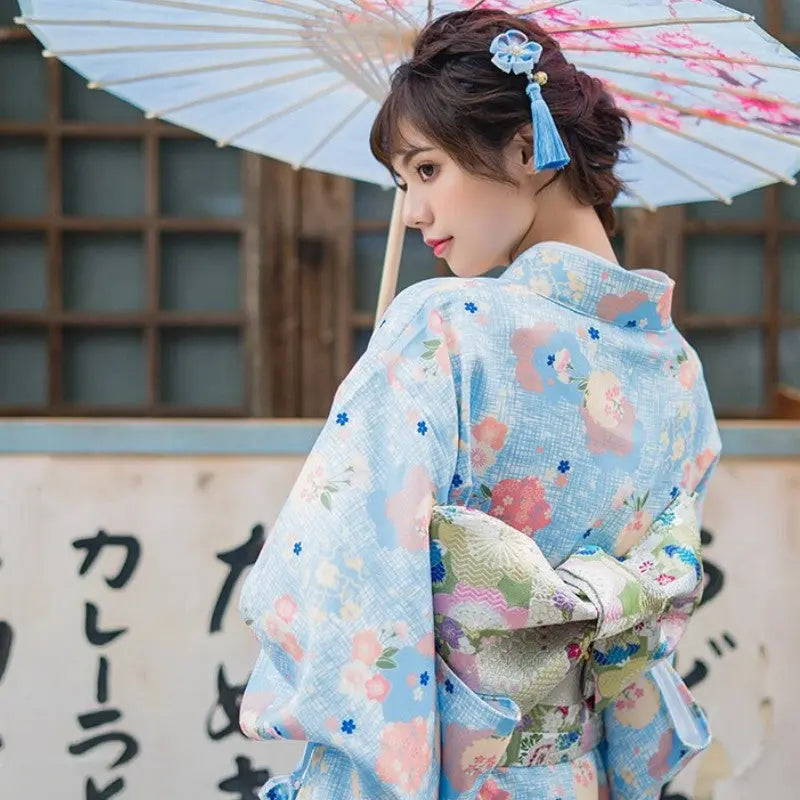 Traditioneller japanischer Kimono für Frauen 'Eiko' – mit Obi: detailreicher Kimono im japanischen Stil