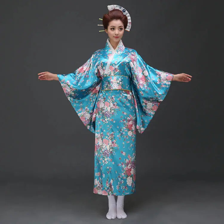 Traditioneller japanischer Frauen-Kimono 'Nori' – Styling-Aufnahme im traditionellen japanischen Stil
