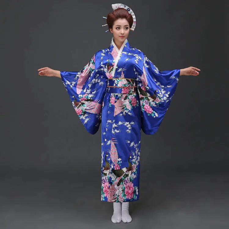 Traditioneller japanischer Frauen-Kimono 'Nori' – Frontansicht Kimono für traditionelle Anlässe