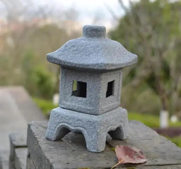 Japanische Stein-Gartenlaterne – Gartenfackel im japanischen Stil für Unisex