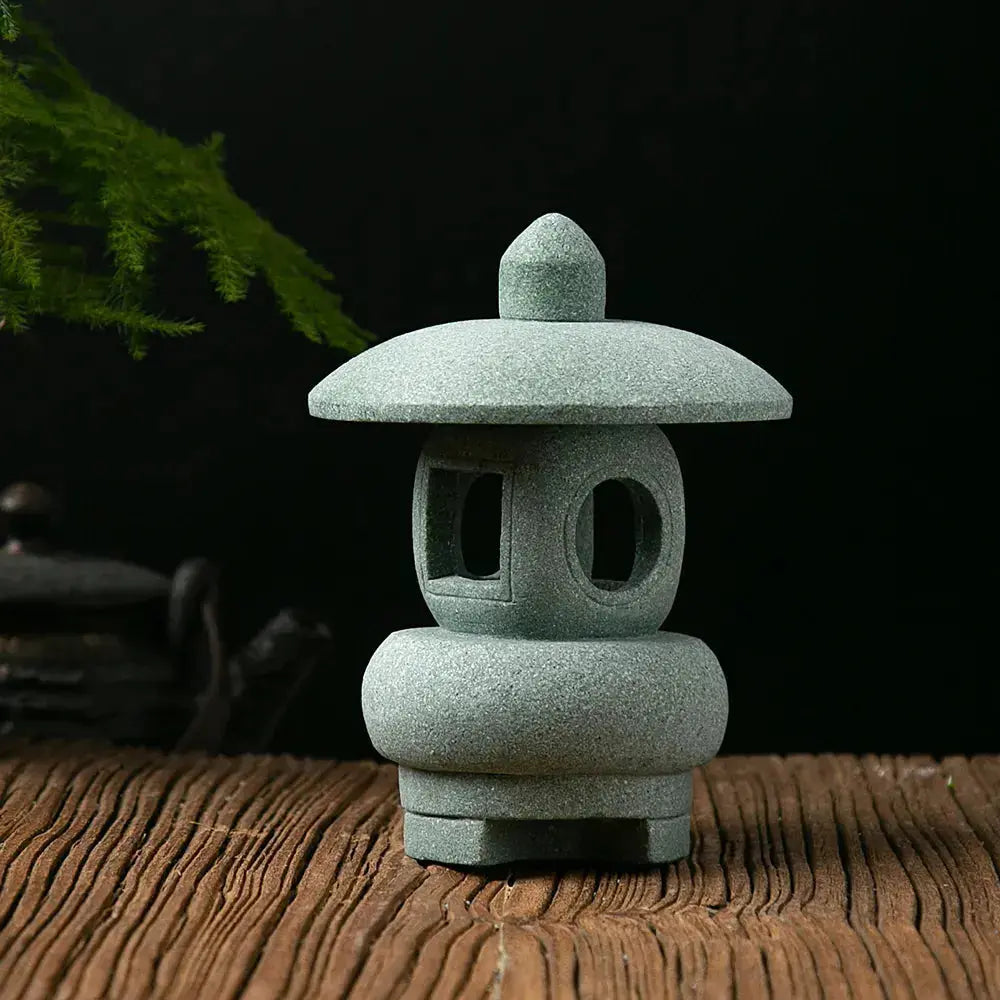 Japanische Gartenlaterne aus Stein – Öllampe, Gartenfackel im japanischen Design