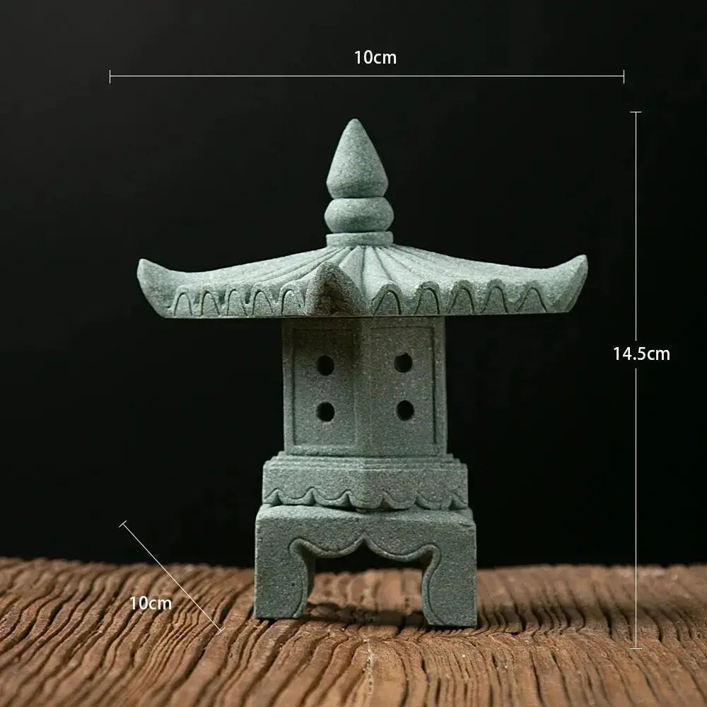 Japanische Steinlaterne – Dekoration, Gartenskulptur im japanischen Design