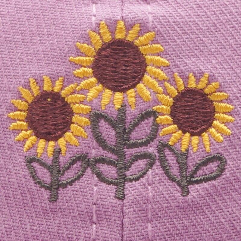 Bestickte Cap 'Sonnenblume' – Nahaufnahme Baseball Cap mit japanischem Motiv
