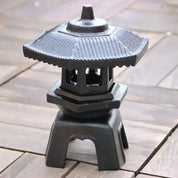 Kleine japanische Gusseisenlaterne – Detail: für den Garten, Gartenfackel japanischen Stil