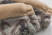 Tarnfleece aus Wolle 'MILITARY' – Styling-Aufnahme im Streetwear-Stil