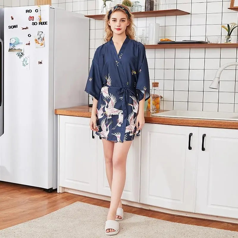 Blauer japanischer Pyjama im Kimono-Stil – mit Bindegürtel, Morgenmantel im japanischen Design