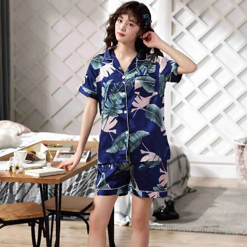 Japanischer Sommer-Pyjama aus Seide – bequem, Pyjama im japanischen Design