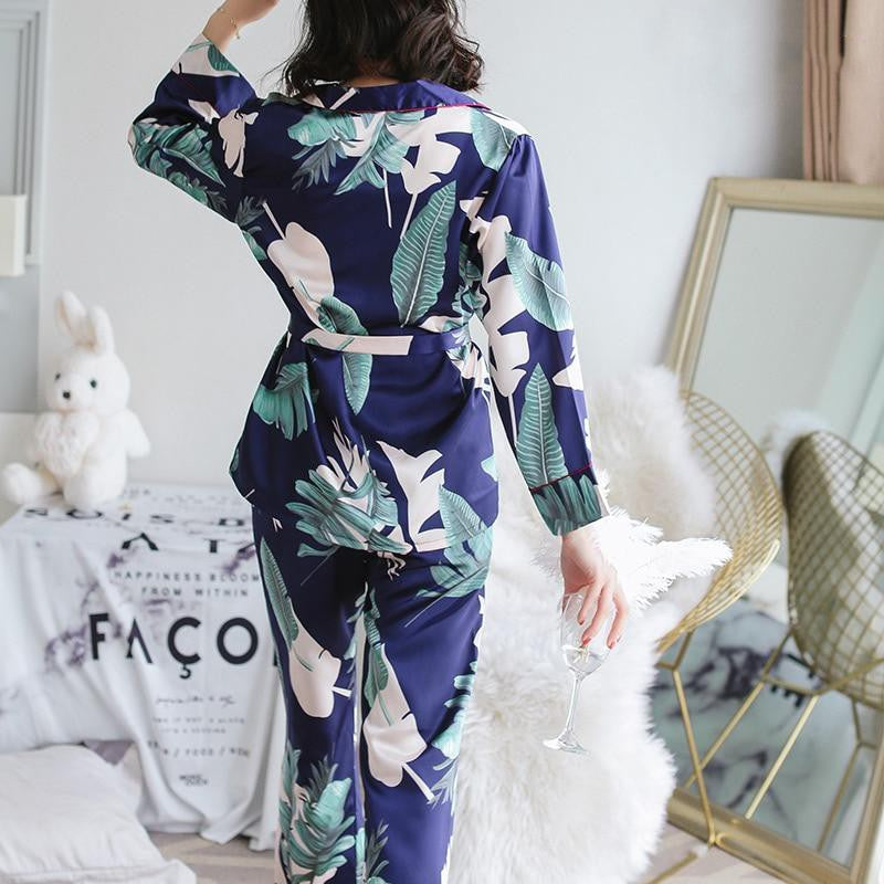 Japanische Satin-Pyjamas – bequem, Pyjama im japanischen Design