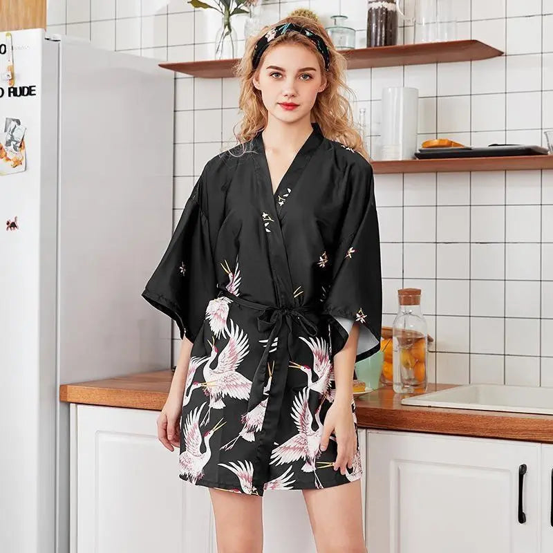 Schwarzer japanischer Pyjama im Kimono-Stil – Nachthemd im japanischen Stil für Damen