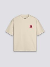 Traditionelles japanisches T-Shirt – Styling-Aufnahme im Streetwear-Stil
