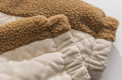 Streetwear Fleece-Jacke 'VANTAGE' – Styling-Aufnahme im Streetwear-Stil